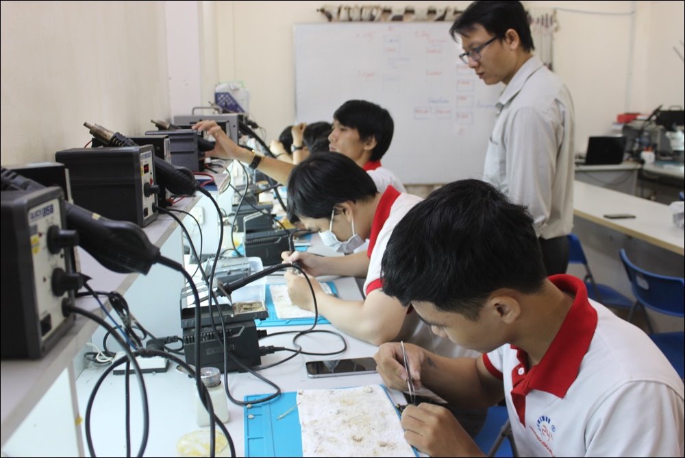 Học sửa điện thoại tại Hà Nội